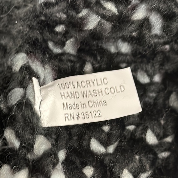 NWT Tru/fit Warm Cable Knit Hat, Cloud Soft, Pom Pom, Gray & Black - Picture 7 of 7